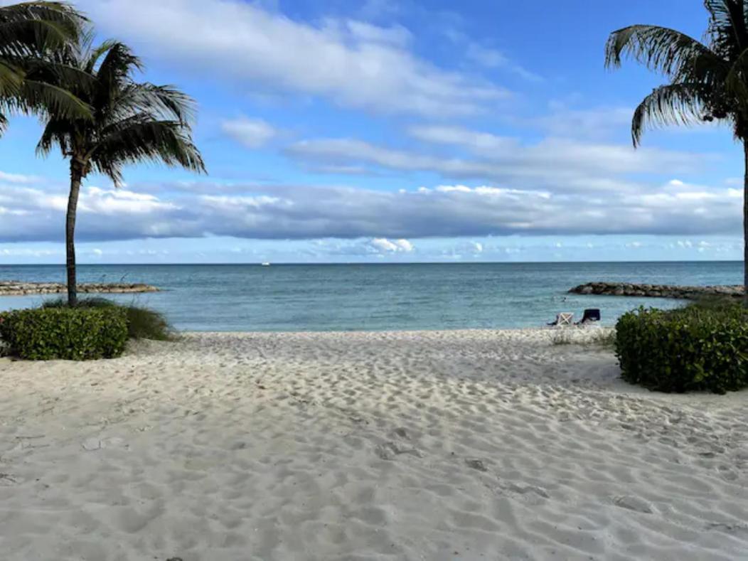 Palm Cay Marina And Resort Nassau Exterior photo